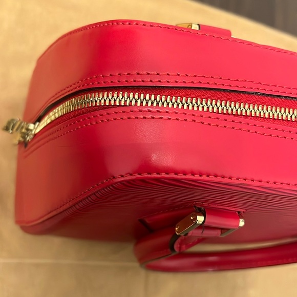 Louis Vuitton gently used Red Epi Sablous Handbag - Picture 6 of 14